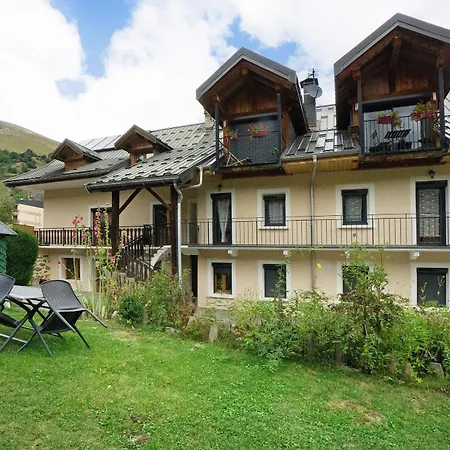 - Les Ecrins 2 Apartment *