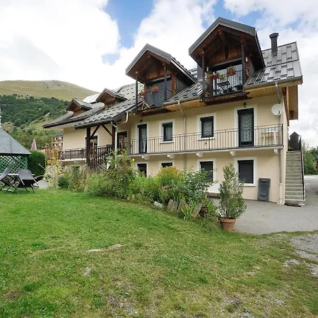 - Les Ecrins 2 * Valloire